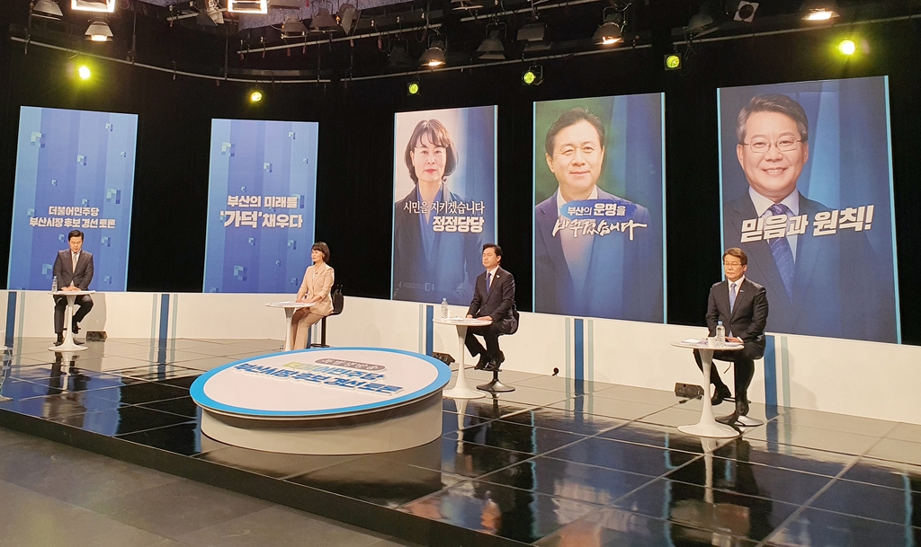 왼쪽 두번째부터 박인영, 김영춘, 변성완 더불어민주당 부산시장 예비후보