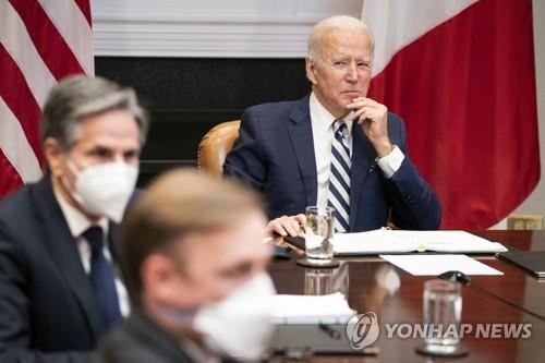 멕시코와 화상 정상회담 하는 바이든 대통령