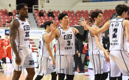 KCC 정규리그 1위의 주역들.