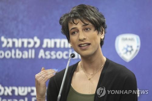  여성으로 성전환 사실을 공개한 이스라엘 축구 심판 사피르 베르만(26)