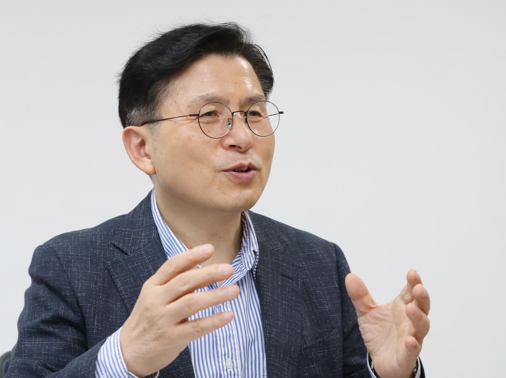 연합뉴스와 인터뷰하는 황교안 전 미래통합당 대표