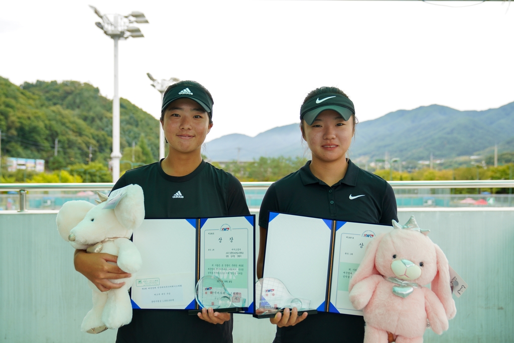 여고부 복식 우승 김서영(왼쪽), 안현지