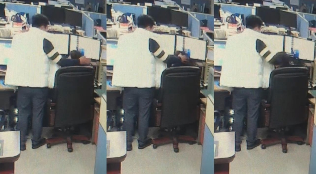 2019년 11월 김 회장이 직원 A씨의 머리를 때리는 폐쇄회로(CC)TV 장면 