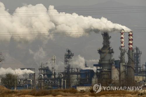 중국 산시(山西)성의 석탄 처리 공장에서 나오는 연기 