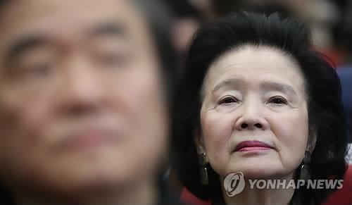 배우 윤정희