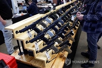 美, 범죄·인권탄압 심각한 국가에 민간용 총기 수출 통제 강화