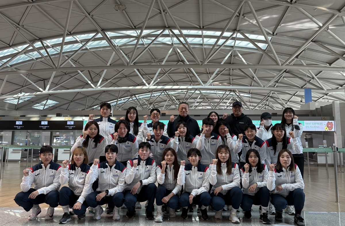 출국 전 기념촬영한 한국 여자하키 대표팀. 