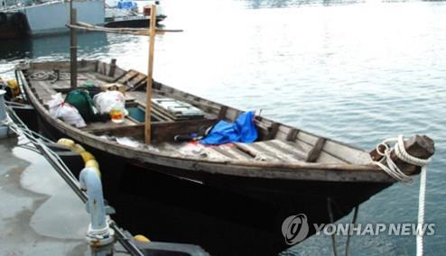 (AMPLIACIÓN) Un barco pesquero del Ejército norcoreano cruza 'erróneamente' la frontera intercoreana