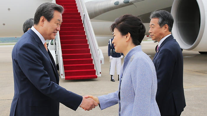 박 대통령, 중국 전승절 행사 참석차 출국…오늘 회담