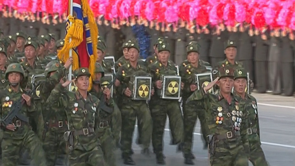 [현장영상] 북 열병식에 '핵배낭' 마크 보병부대 또 등장