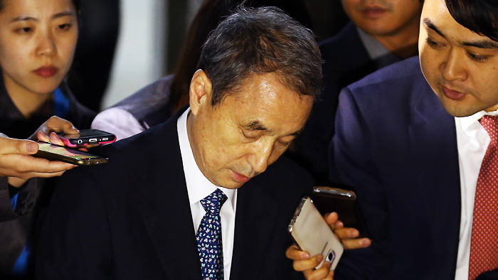 옥시 전 대표 17시간 조사…검찰 구속영장 검토