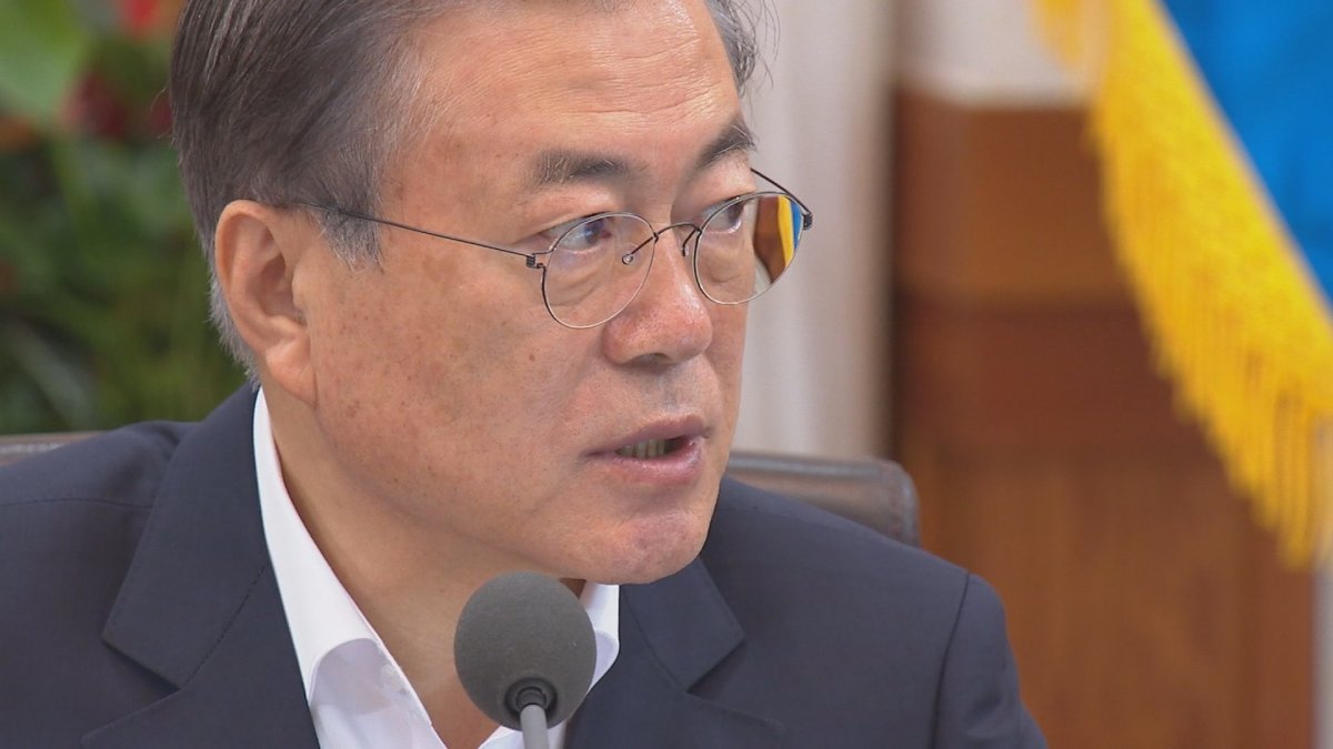 문 대통령 "가짜뉴스 넘쳐나는 세상…진실 더욱 중요"