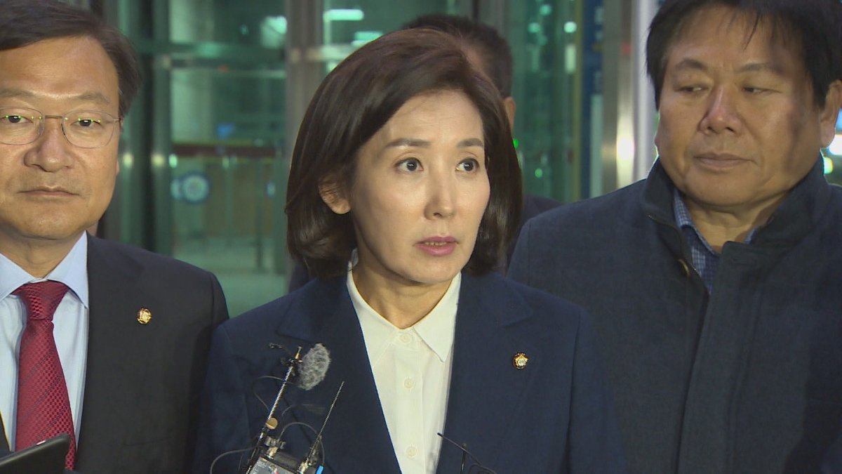 8시간 검찰 조사 나경원…"책임있다면 질 것"