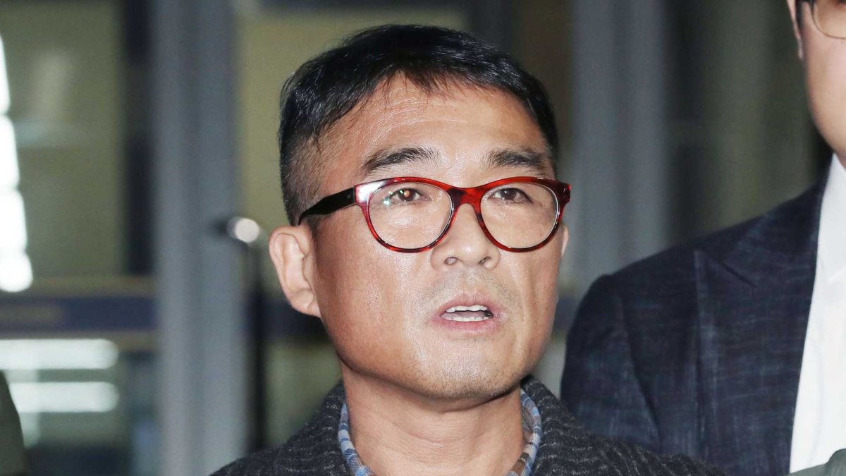 '성폭행 의혹' 김건모 12시간 조사…"진실 밝혀지길"
