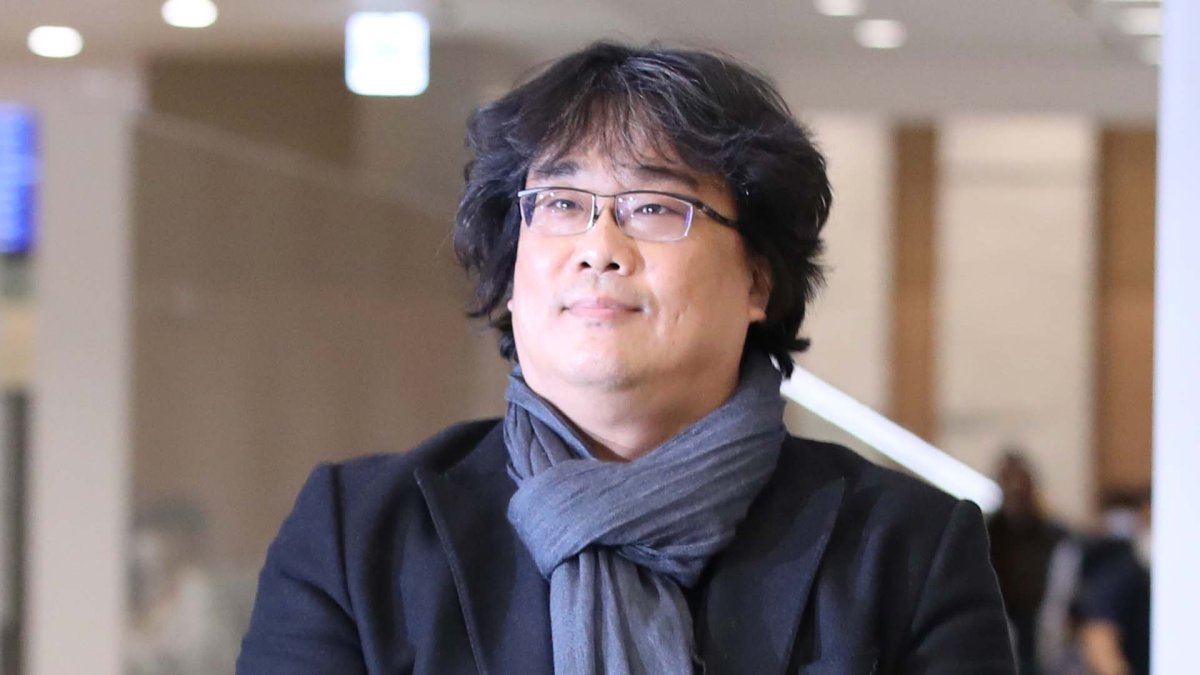금의환향 봉준호 "코로나 극복 중인 국민께 박수"