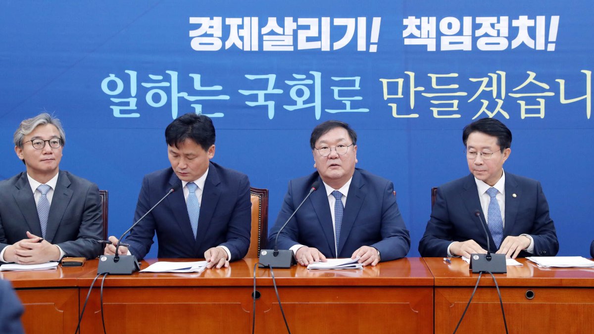 민주당, 등록금 10% 환불 대학에 자금 지원 추진
