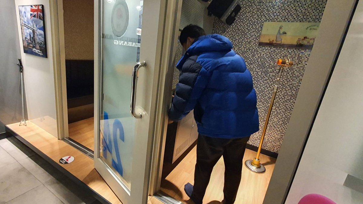 '노래방 가볼까' '섣부른 조치'…기대·우려 교차