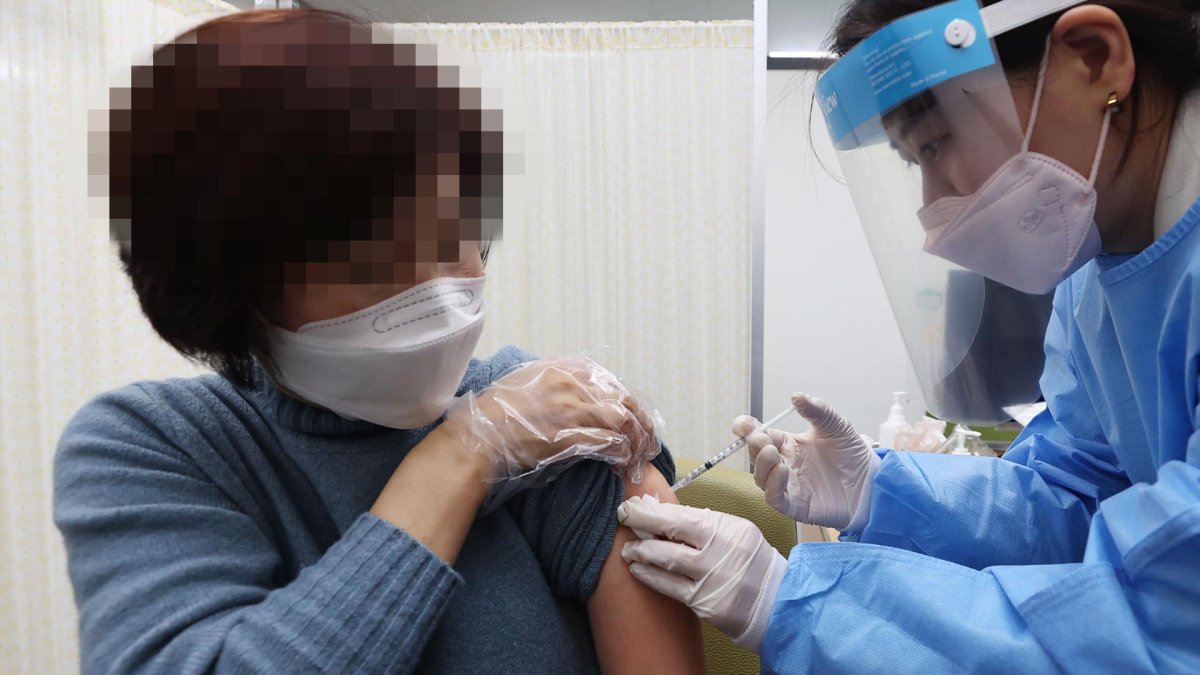 "접종 후 붓기·구토·두통 흔한 증상…대부분 완화"