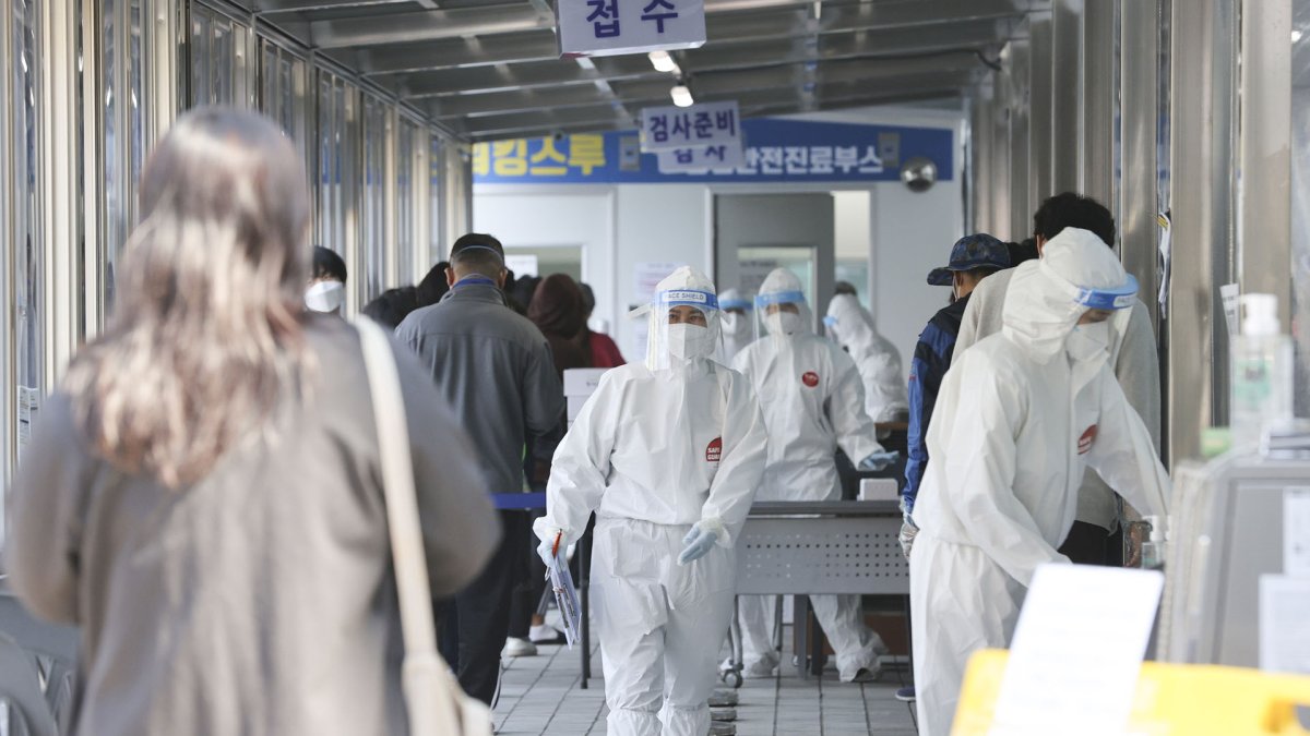 700명대 확진 예상…'4차 유행' 우려 커져