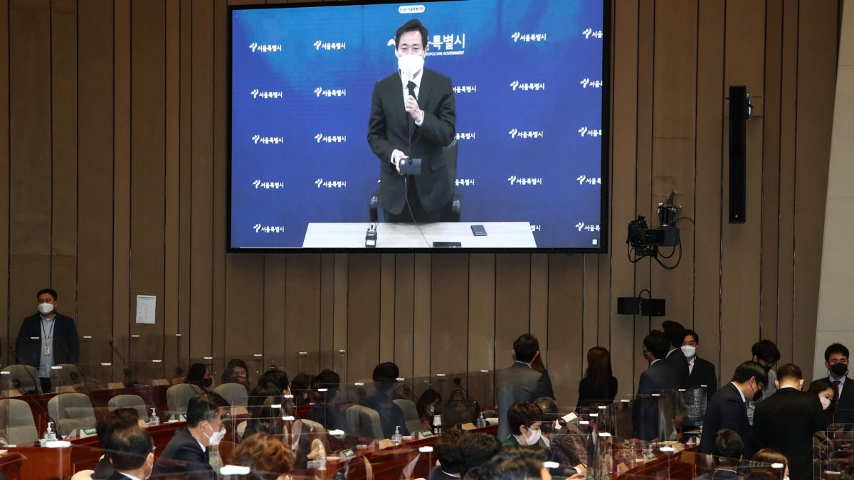 오세훈 서울시장 첫 출근…시의회 의장단 상견례