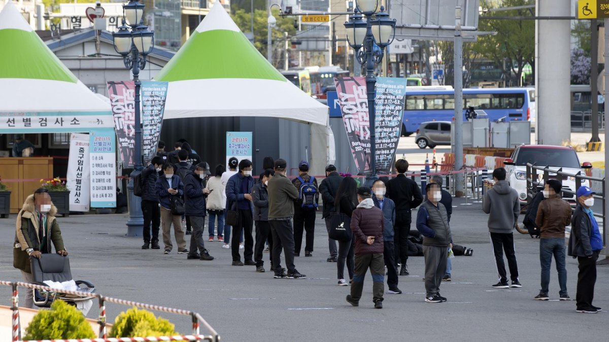 4차 대유행 위기…신규확진자 600명대 전망