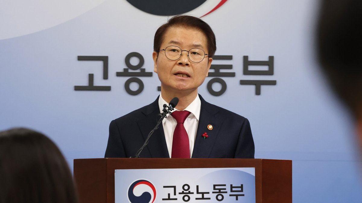 정부 "노조회계 독립성 확보…감사 결과 공표 검토"
