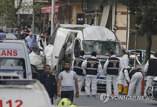 이스탄불 경찰서 인근 폭탄공격 현장