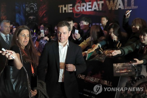 6일 베이징에서 '더 그레이트 월' 기자회견 레드카펫 행사에 참석한 맷 데이먼 (AP=연합뉴스)