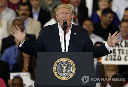 트럼프, 취임 한달만에 다시 '유세 모드'
