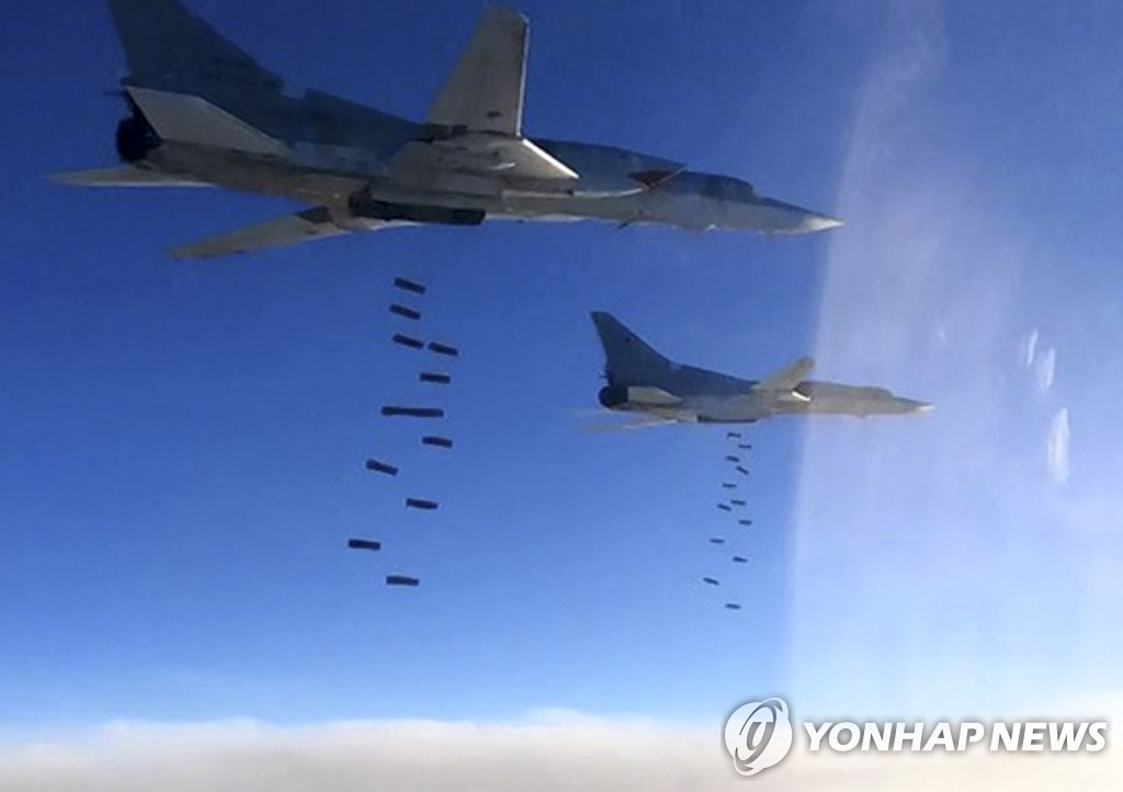 시리아 동부 IS 근거지 공습하는 러시아 전폭기