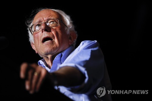 '트럼프케어' 규탄 집회의 버니 샌더스 상원의원