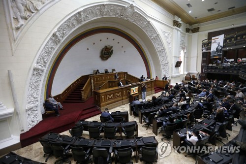 베네수엘라 의회에서 연설하는 야당 국회의원