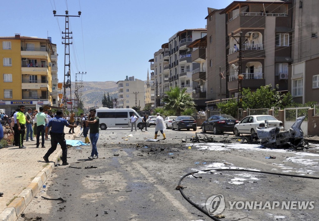 5일 터키 남부 접경지역 차량폭발 현장