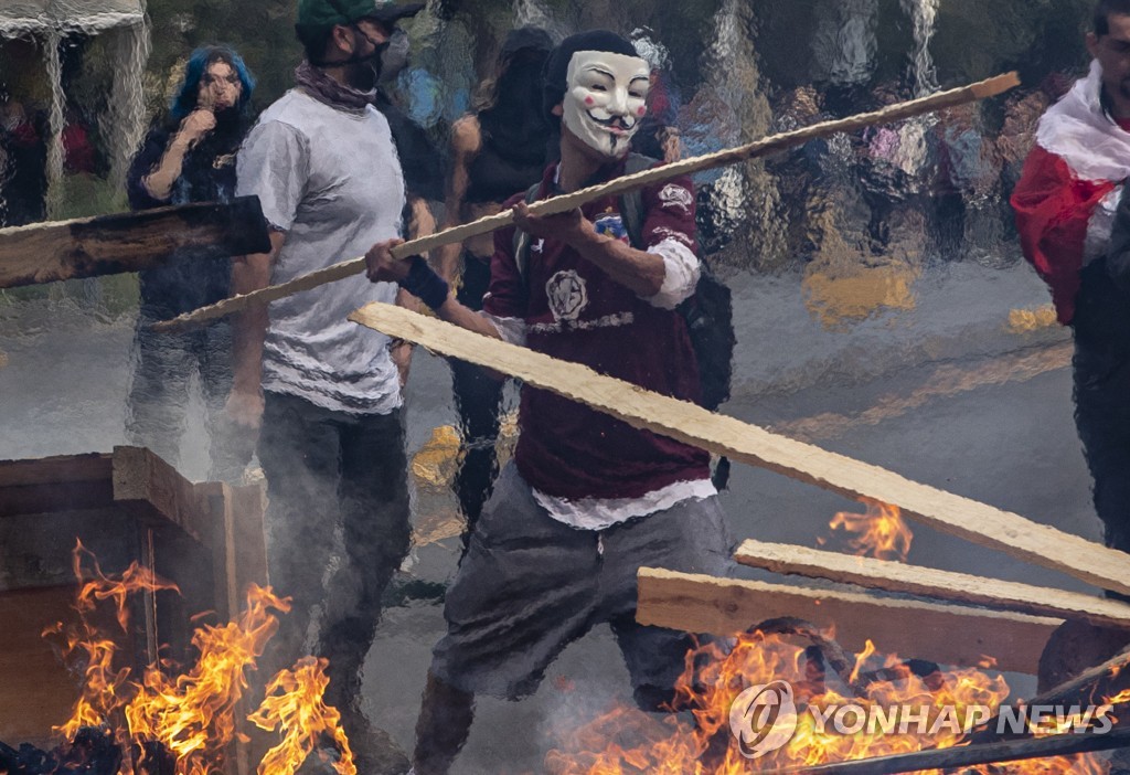 APTOPIX Chile Subway Protest