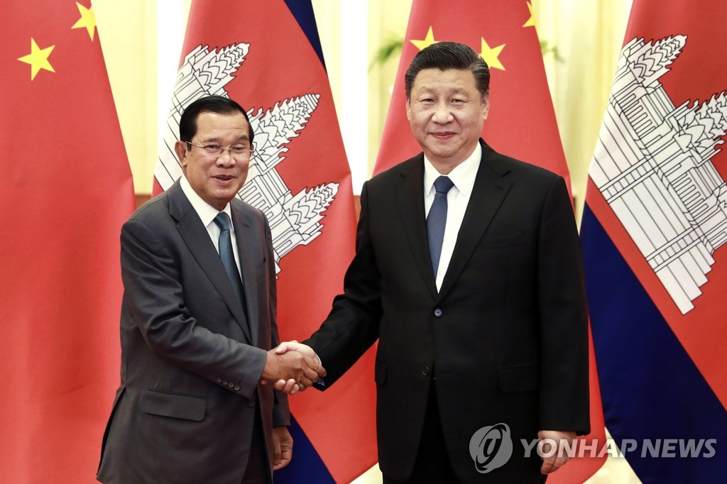 '시진핑(오른쪽)은 어디에'…이달 5일 훈센 캄보디아 총리 만난 시 주석