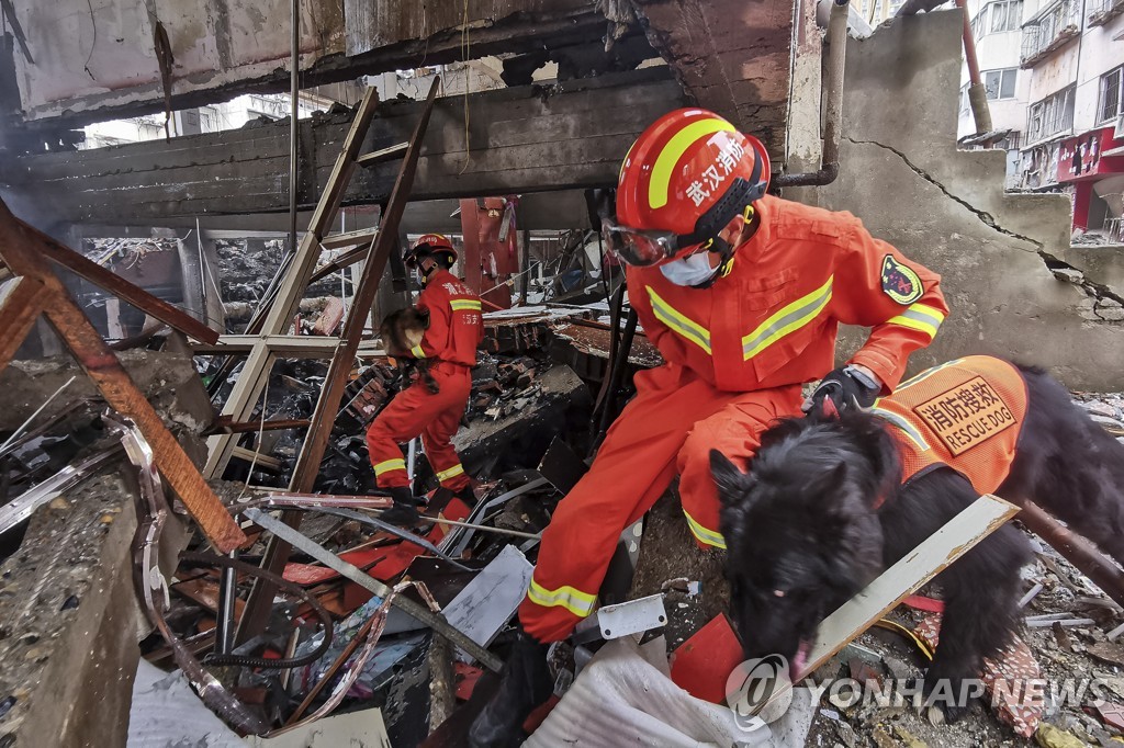 중국 후베이 시장서 가스폭발로 150명 사상…폭격 맞은 듯 처참 