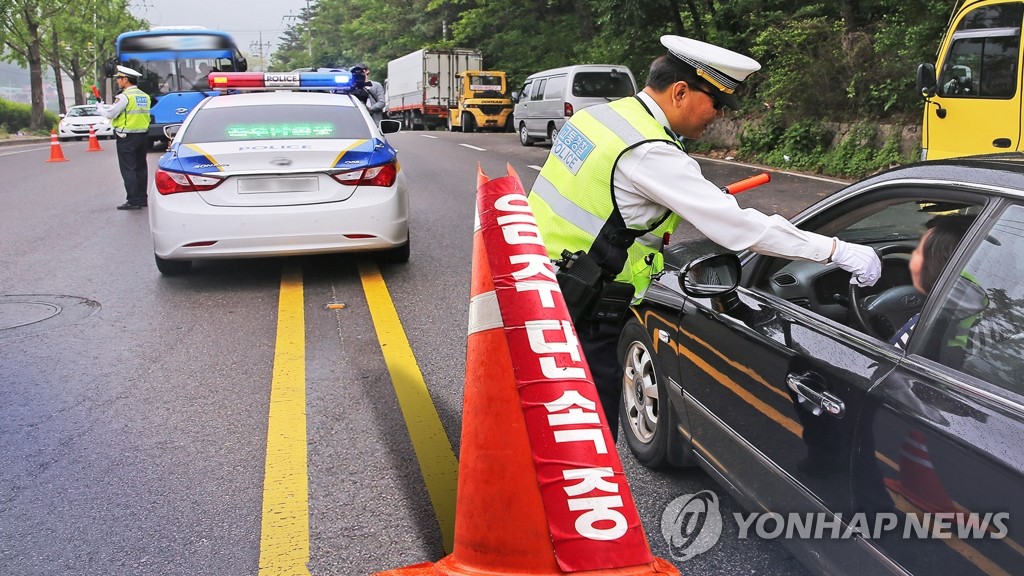 헌재 "음주 운전 삼진아웃제 합헌…공익이 중요"(CG)