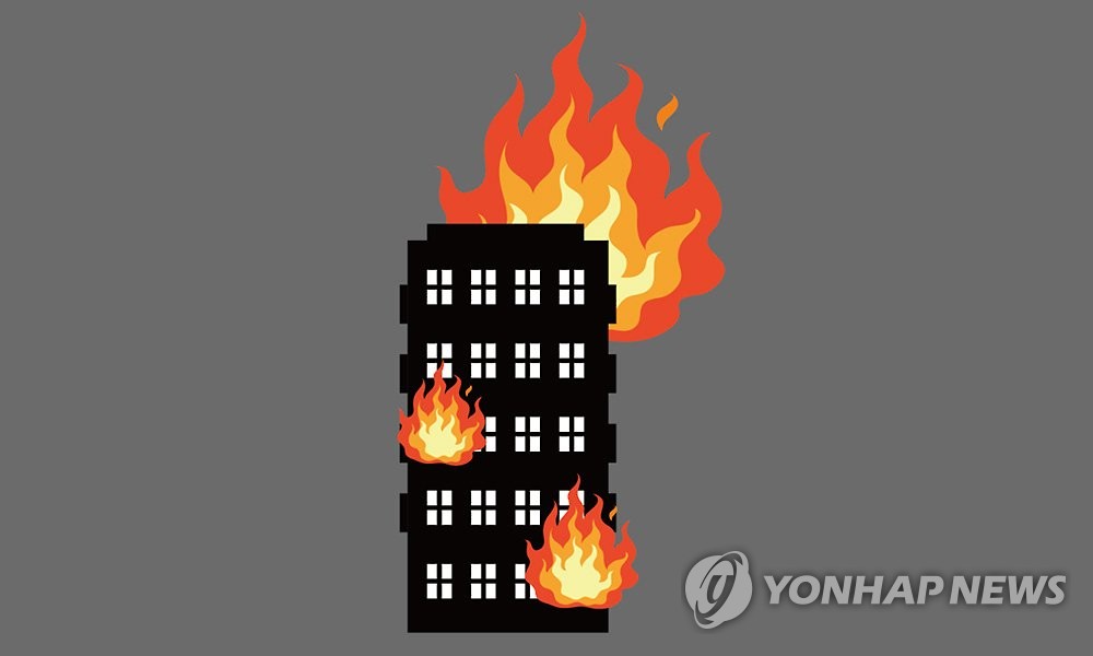 만취한 채 화장실 찾다 아파트 분리수거장에 불 질러 - 1