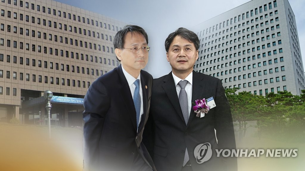 김주현 전 대검차장(오른쪽)과 이창재 전 법무부 차관(왼쪽)