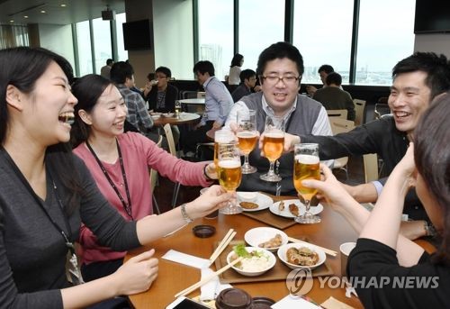 퇴근후 회식하는 일본 직장인들