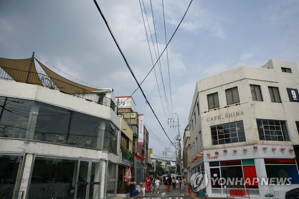 광주의 경리단길로 불리는 동구 동명동 거리