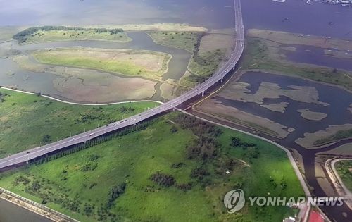 을숙도 관통하는 을숙도대교
