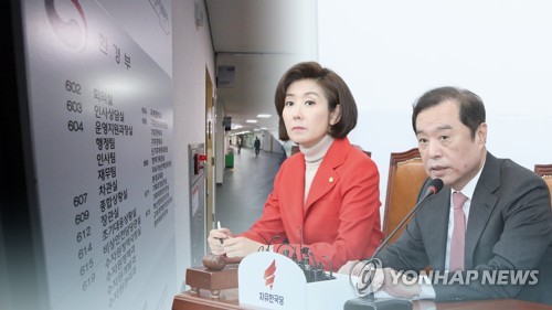 한국당, 블랙리스트 맹공…"국민 바보로 아나" (CG)