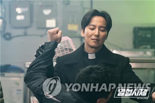 '열혈사제'의 김남길