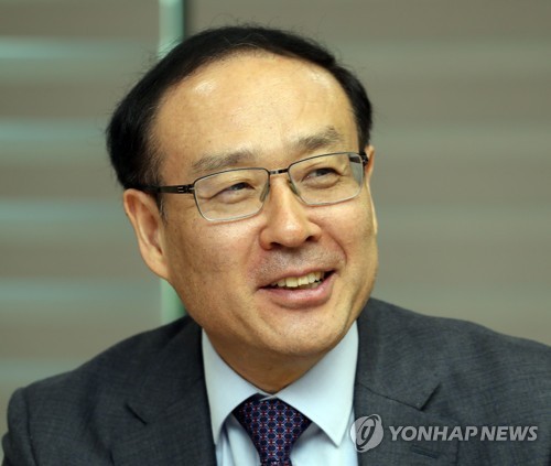 인터뷰하는 오세정 서울대 총장