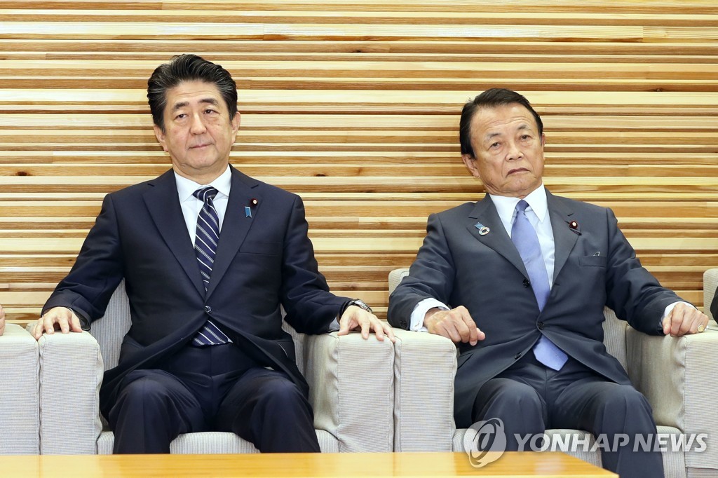 아베 신조 일본 총리와 아소 다로 부총리