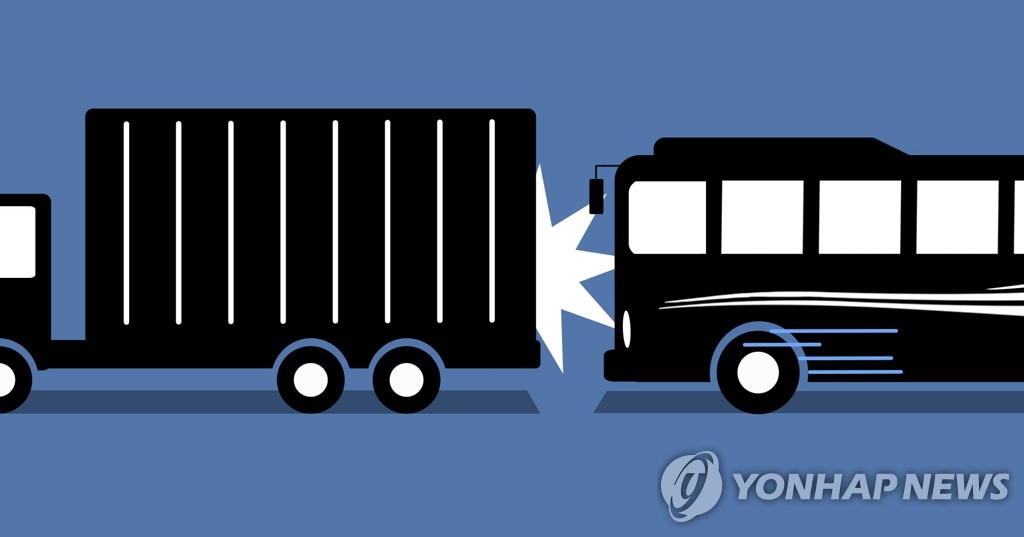 대형 차량 추돌사고 (PG)