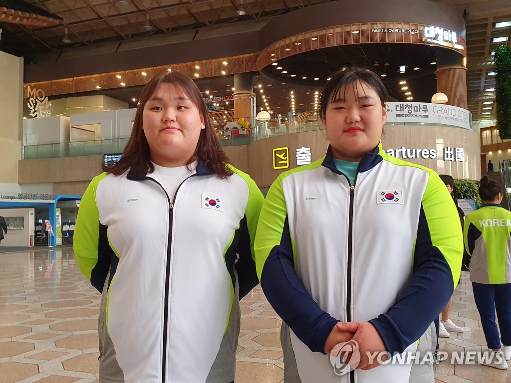 '포스트 장미란' 이선미(왼쪽)와 박혜정