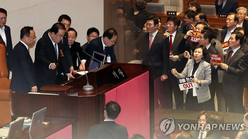 선거법 개정안 본회의 상정…한국당 필리버스터 돌입 (CG)