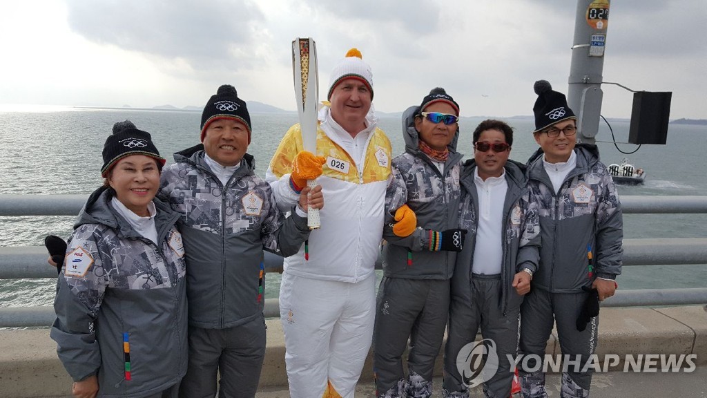 평창동계올림픽 성화 봉송 참여한 김금순 씨